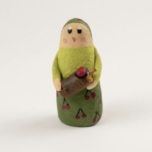 Figura de pastora portant un tió de Nadal, artesania de pessebre feta a mà a Olot.