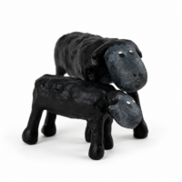 25.16 Bestiari Pessebre conjunt xais negres amb fill i mare.png Bestiari - Camacurt